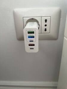 Click to view full screen Incarcator Retea Timebox, 5 Porturi, 65W Fast Charge, 3 x USB, 2 x Type-C, QC 3.0, Alb photo review
