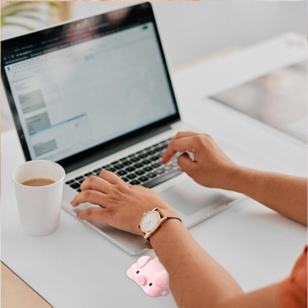 1704720041 Mousepad tip suport de incheietura moale rezistent comfortabil pentru tastatura mouse birou 13x6 cm Porcursor 4 - Timebox